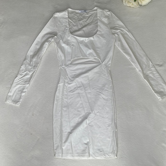 FASHION NOVA WHITE LONG SLEEVE BODYCON DRESS SIZE XS/SMALL - Picture 1 of 3